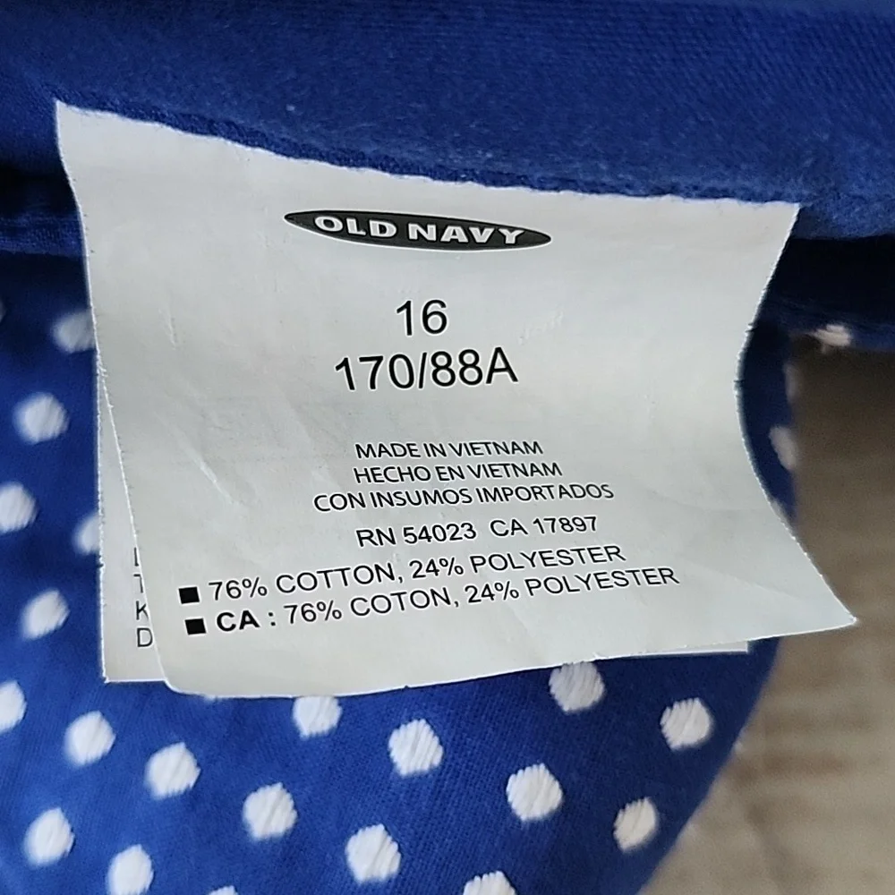Old Navy Blue and White Polka Dot Shorts with 4.75" inseam - Picture 8 of 8